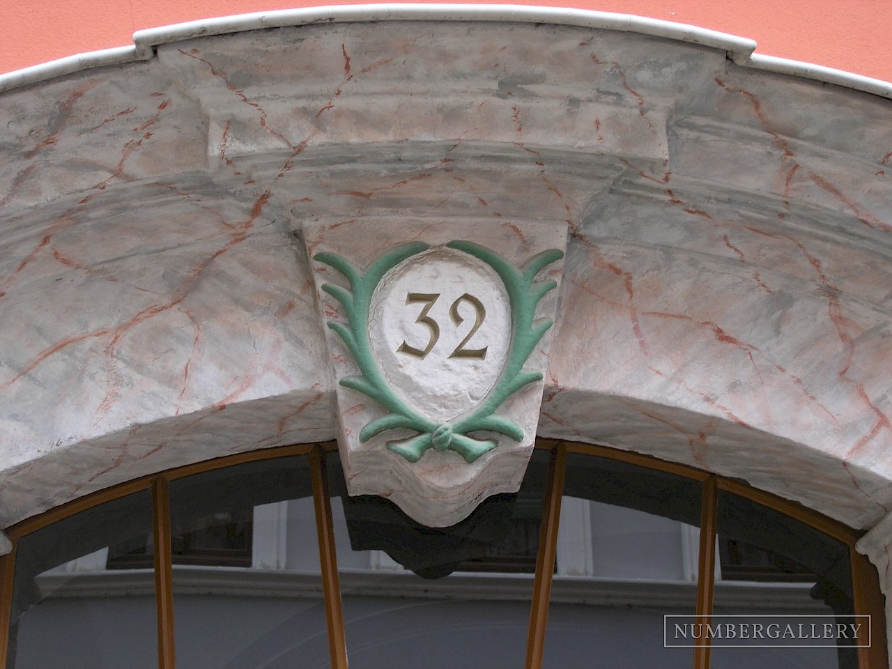 Marmor-Hausnummer in Görlitz