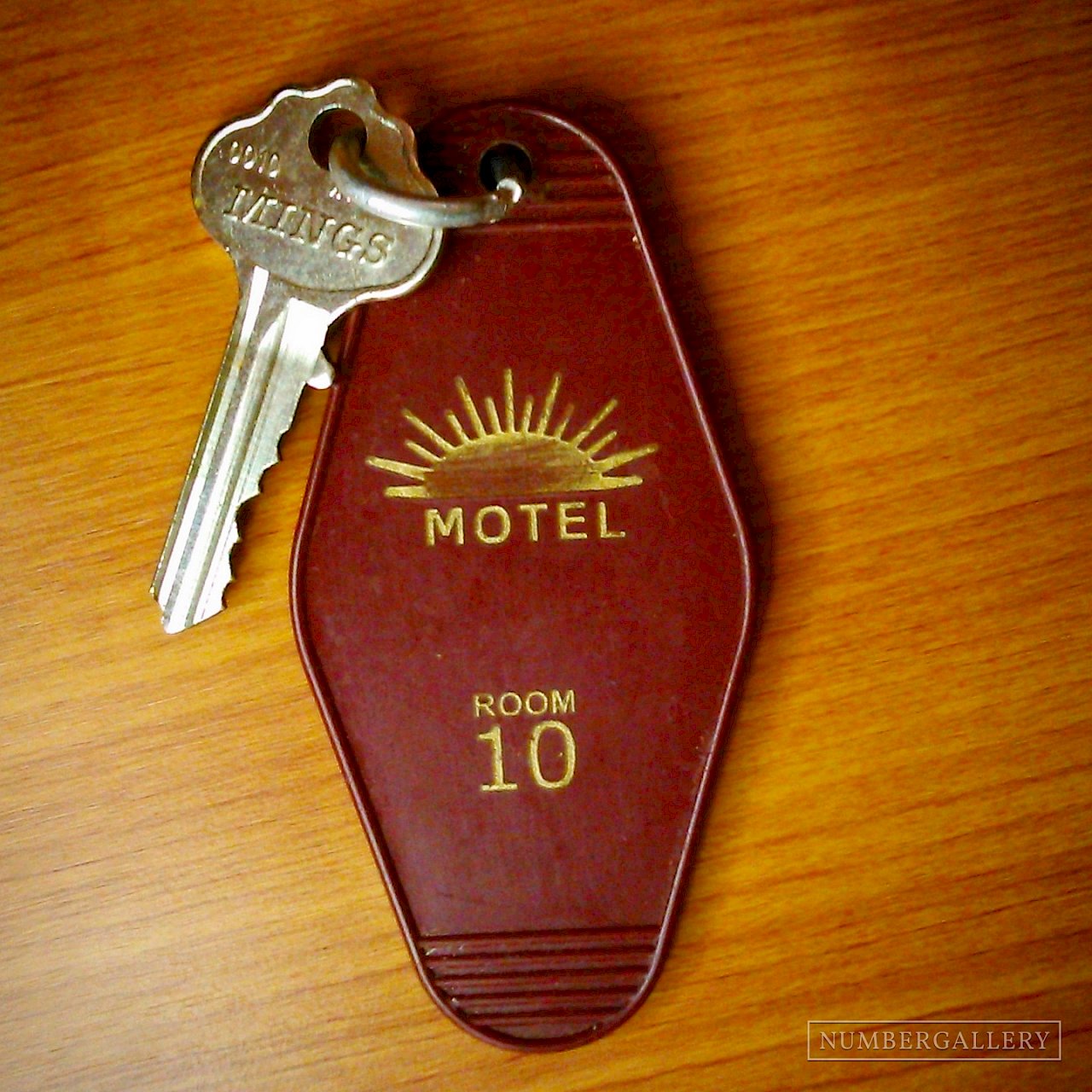 Llavero de la habitación 10, Sunshine Motel