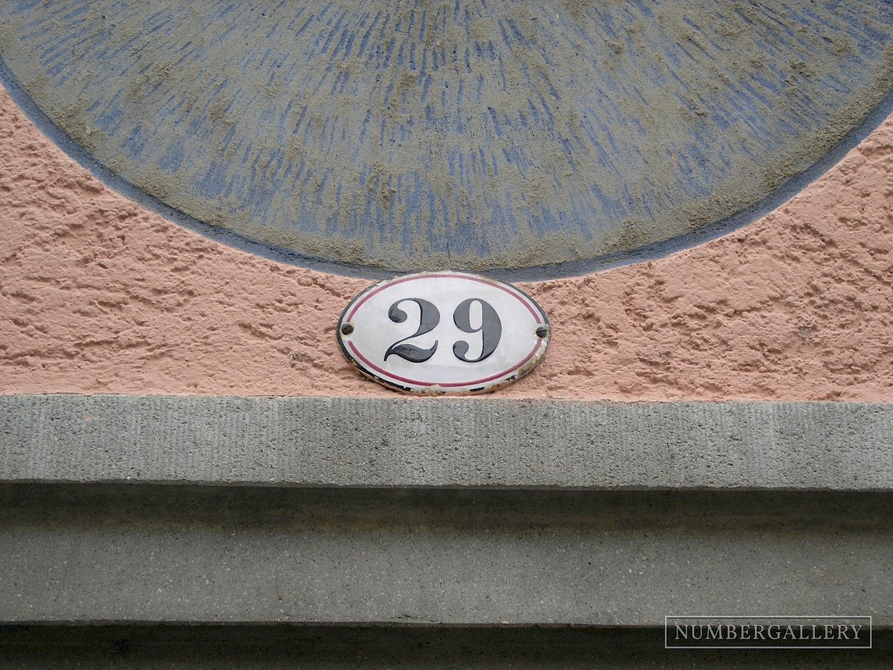 Ovale Hausnummer in Konstanz