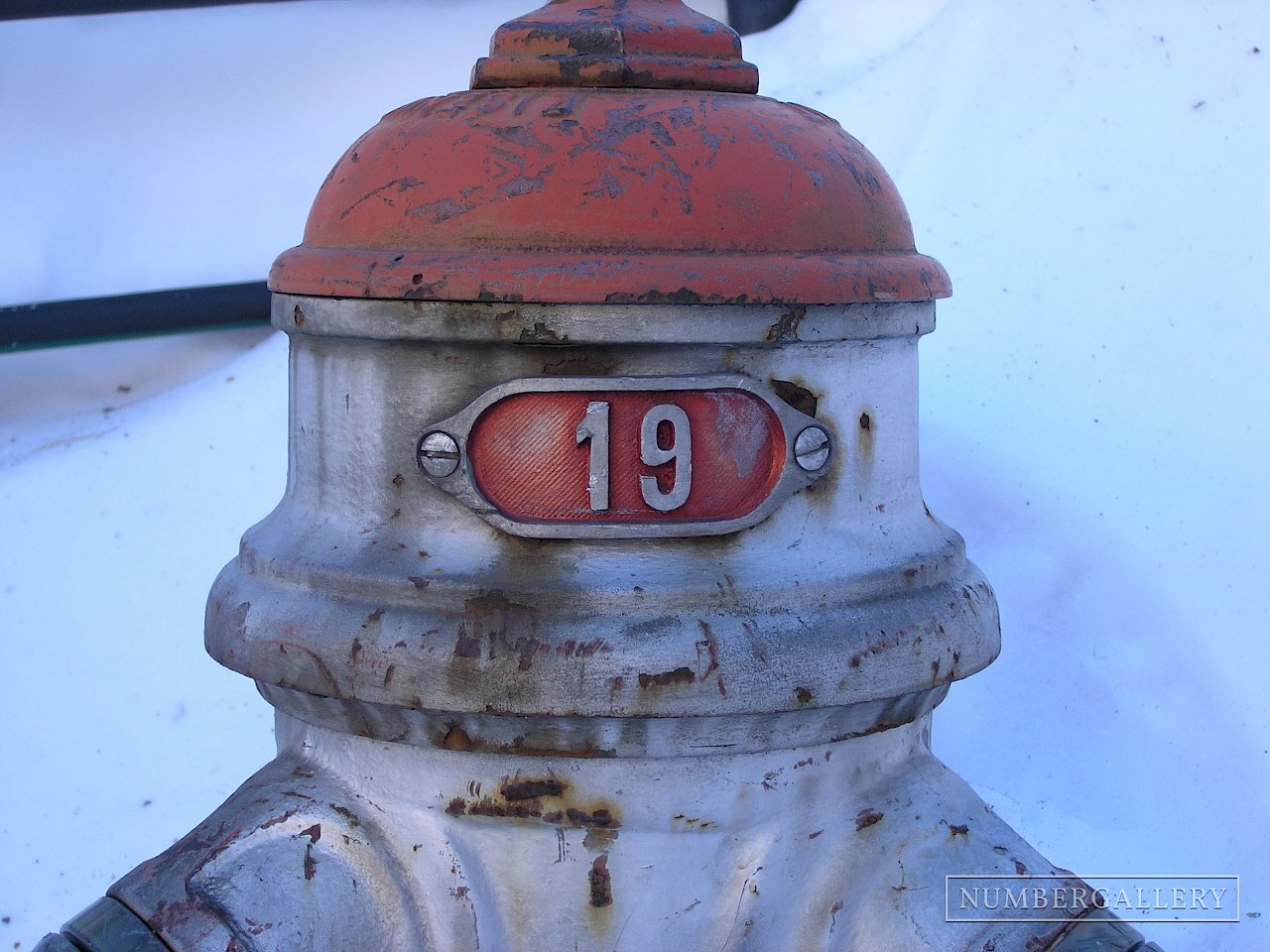 Hydrant im Schnee