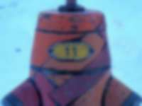 Bunter Hydrant im Winter