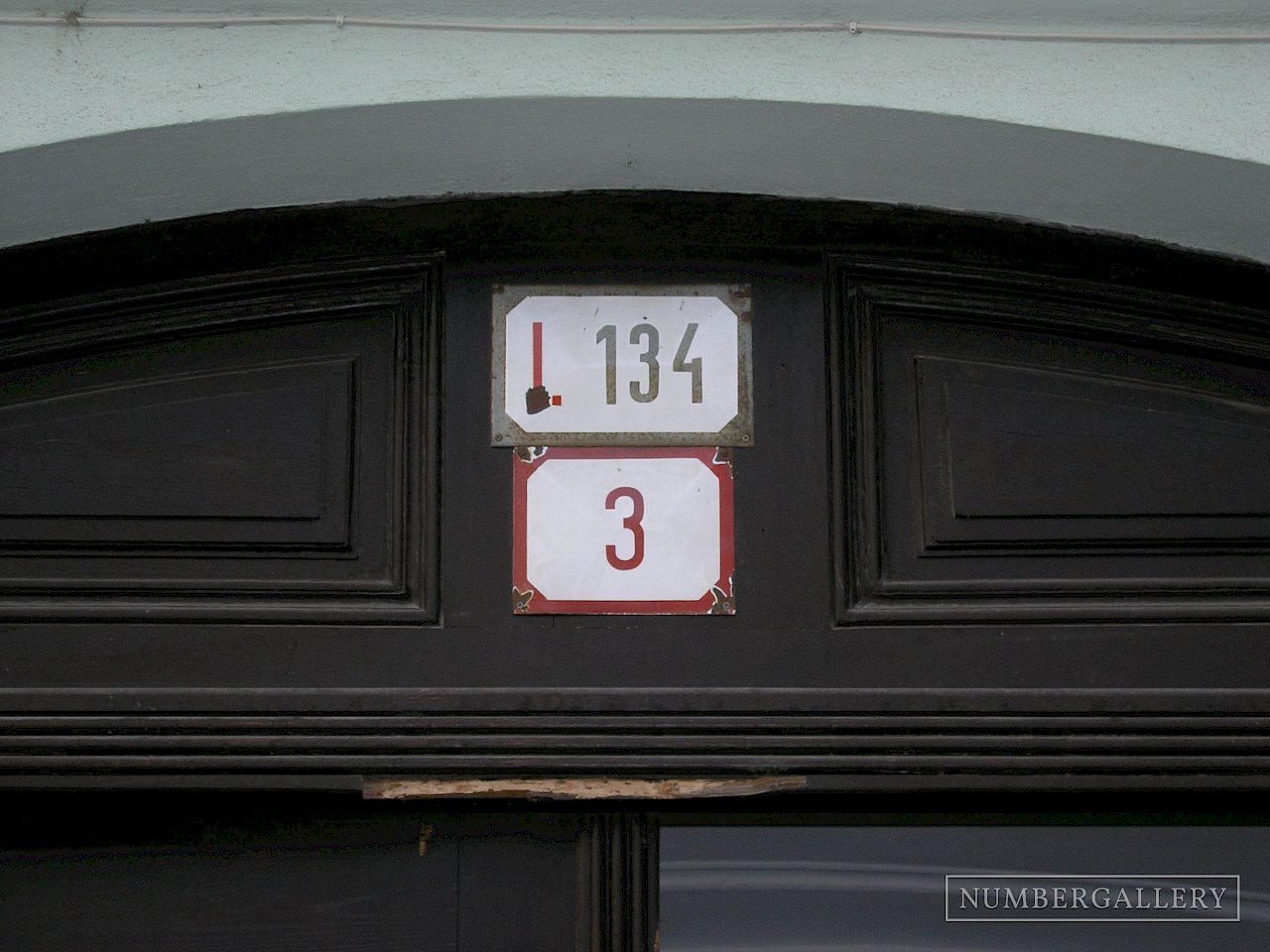 Torbogen-Hausnummer