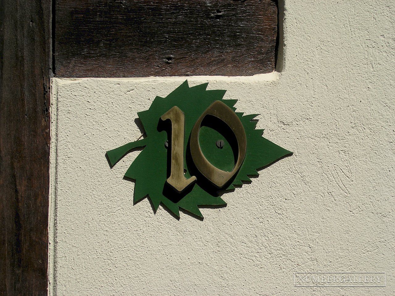 Hausnummer auf Blatt in Quedlinburg