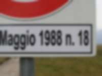 Straßenschild in den Dolomiten