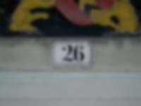 Hausnummer mit Wappen