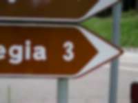 Straßenschild in den Dolomiten