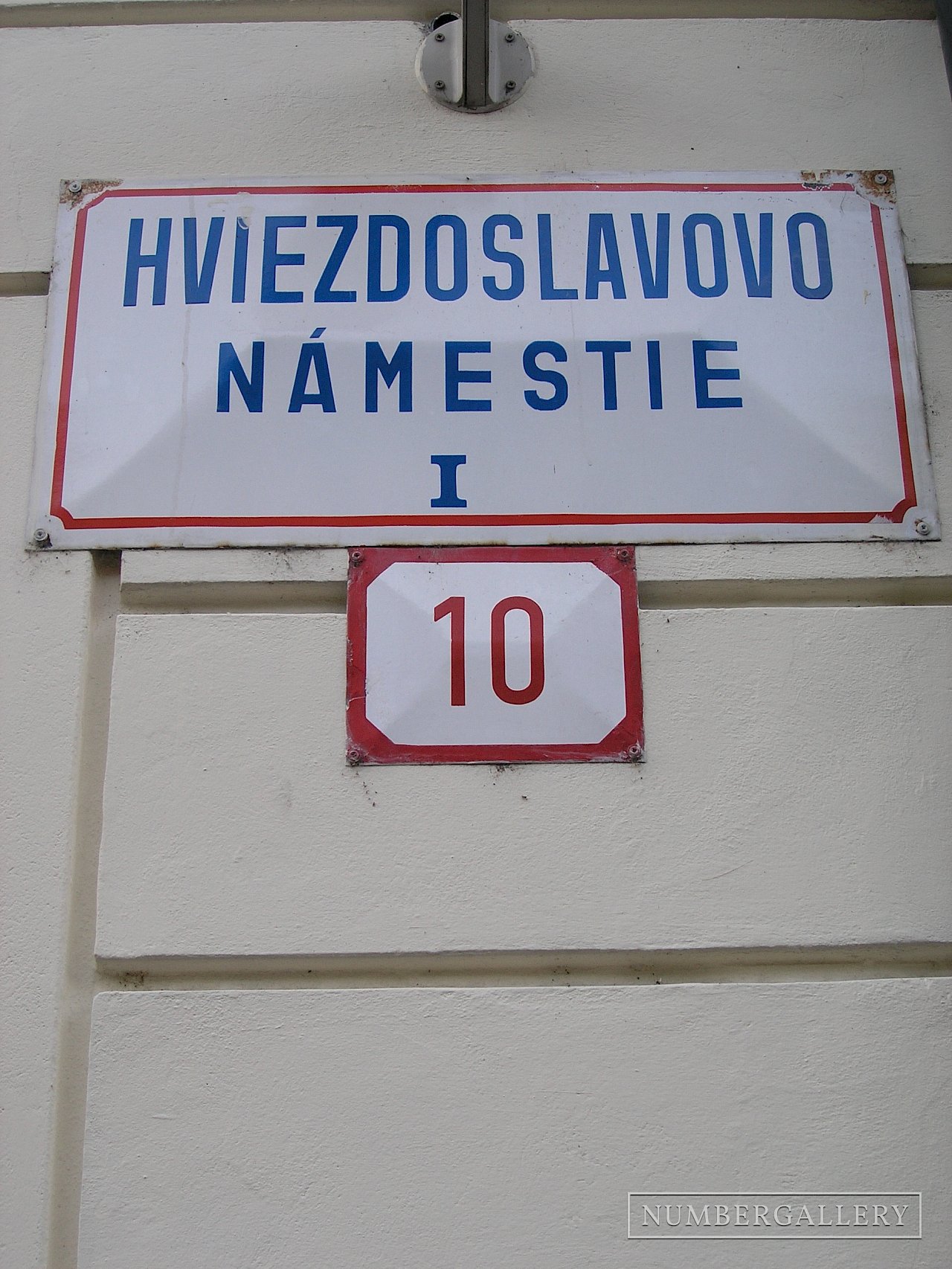 Hausnummer mit Straßennamen