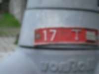Hydrant mit rotem Schild