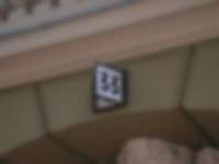 Dreieckige Hausnummer in Berlin