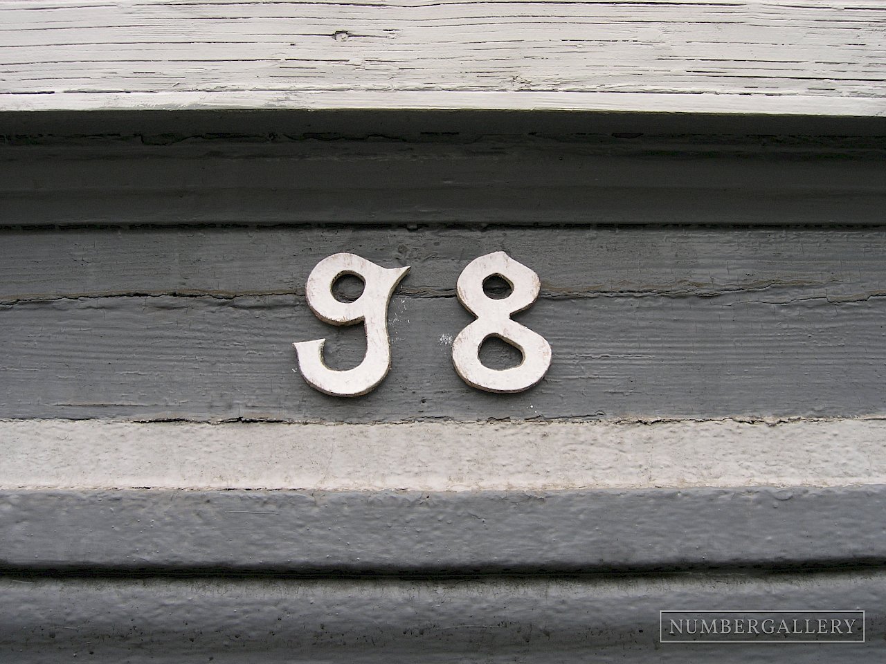 Nummer auf Türsturz