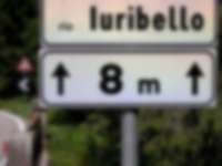 Straßenschild in den Dolomiten
