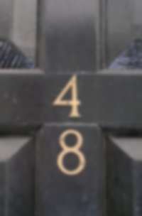 Vertikale Hausnummer in London