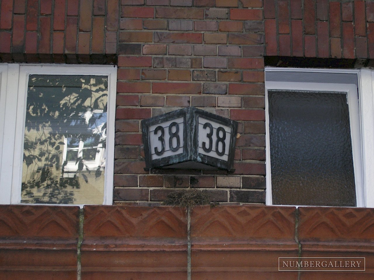 Dreieckige Hausnummer in Berlin