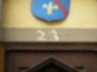 23 unter Lilien-Wappen