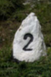 Hinkelstein am Wegesrand