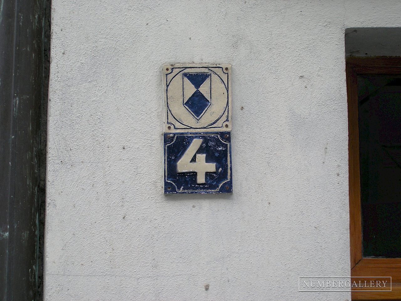 Keramik-Hausnummer in Görlitz