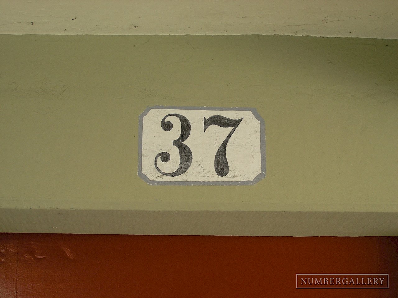 Gemalte Hausnummer in Bern