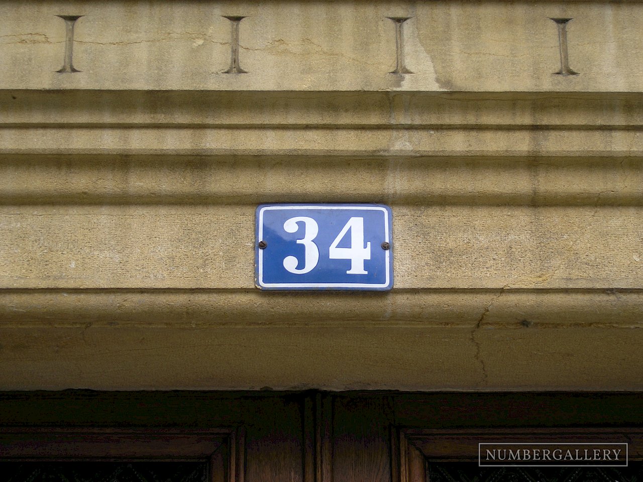 Hausnummer in Neuchâtel / Neuenburg