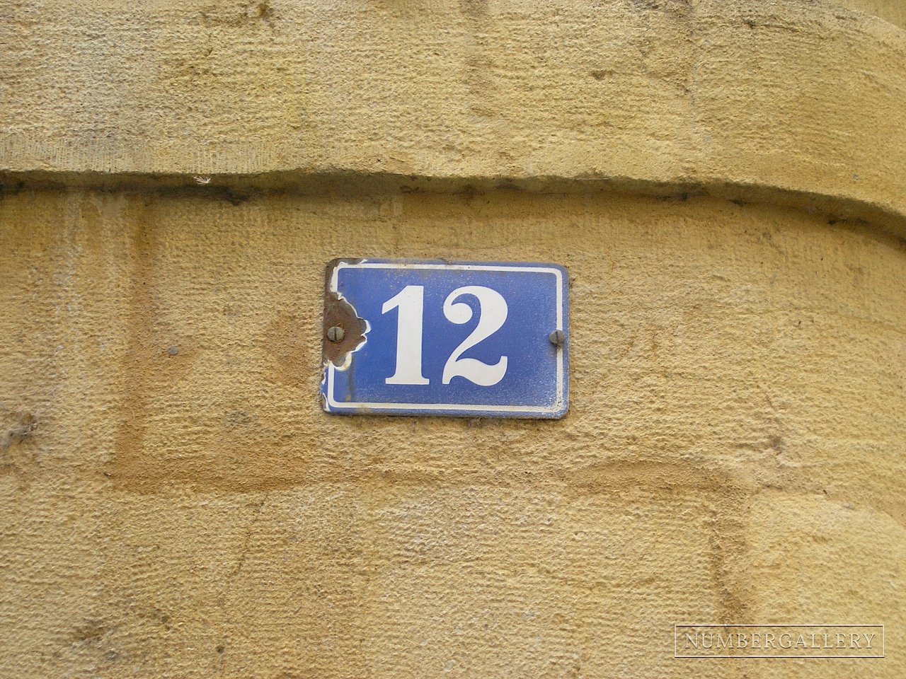 Hausnummer in Neuchâtel / Neuenburg
