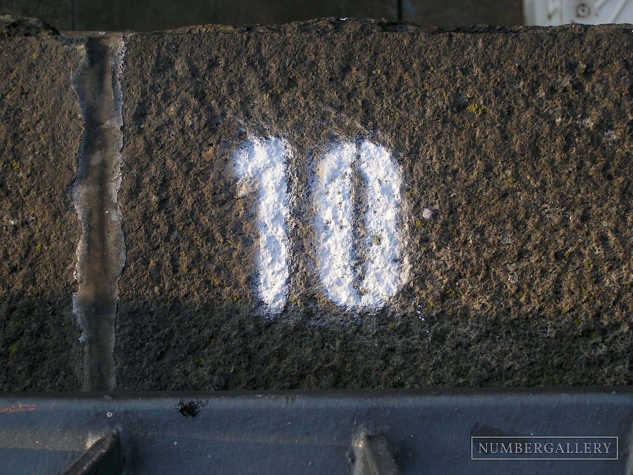 Markierung im Hamburger Hafen