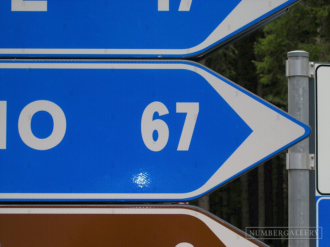 Straßenschild in den Dolomiten