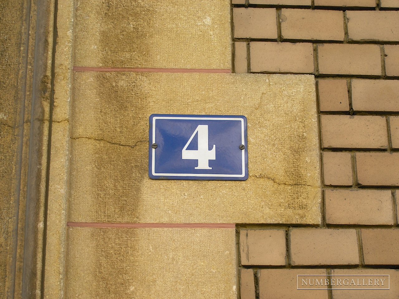 Hausnummer in Neuchâtel / Neuenburg