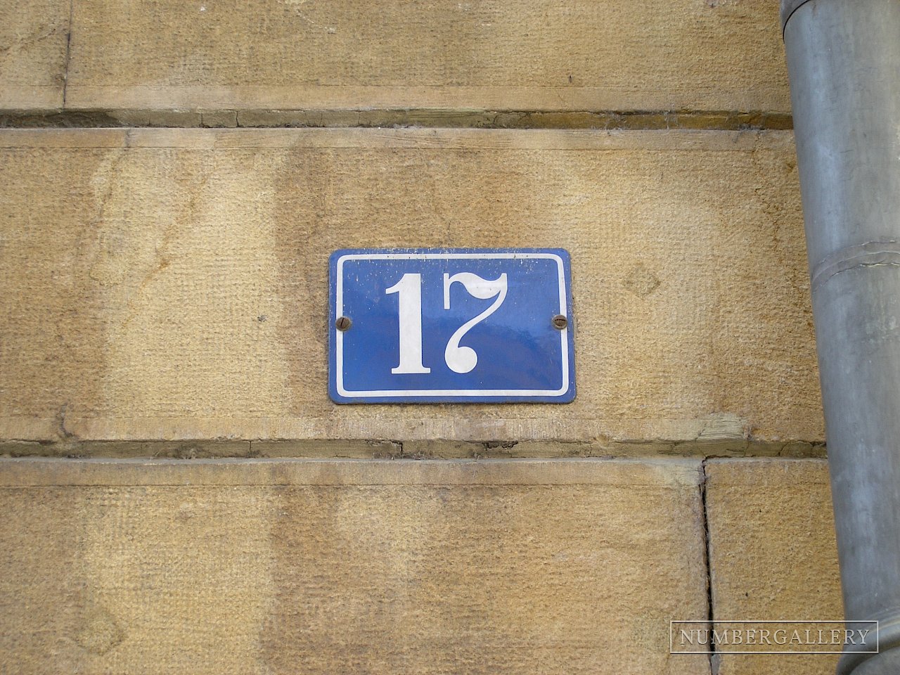 Hausnummer in Neuchâtel / Neuenburg