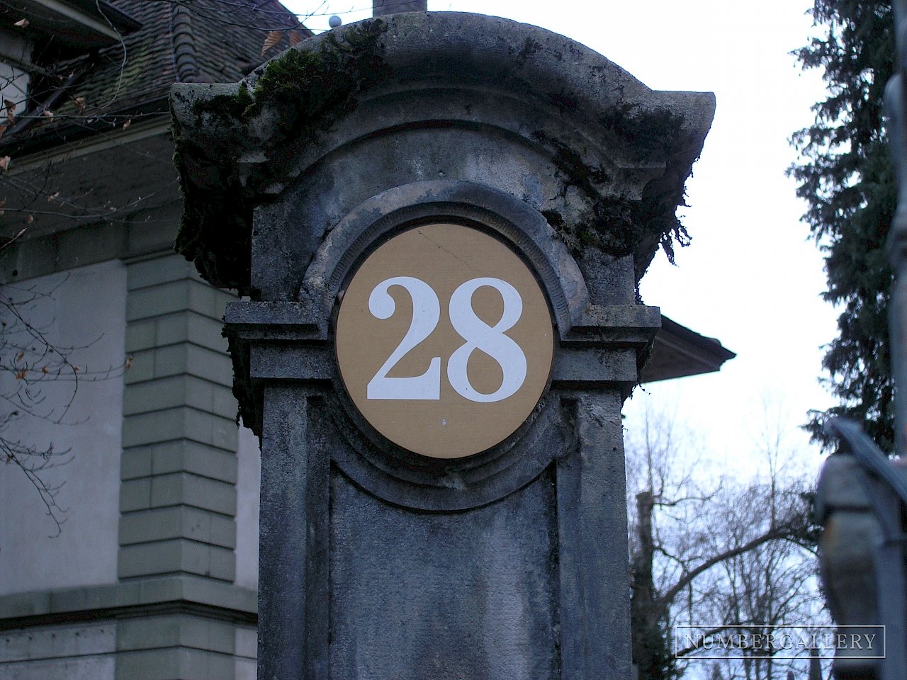 Säulen-Hausnummer in Bern