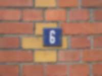 Backstein-Hausnummer in Grimma