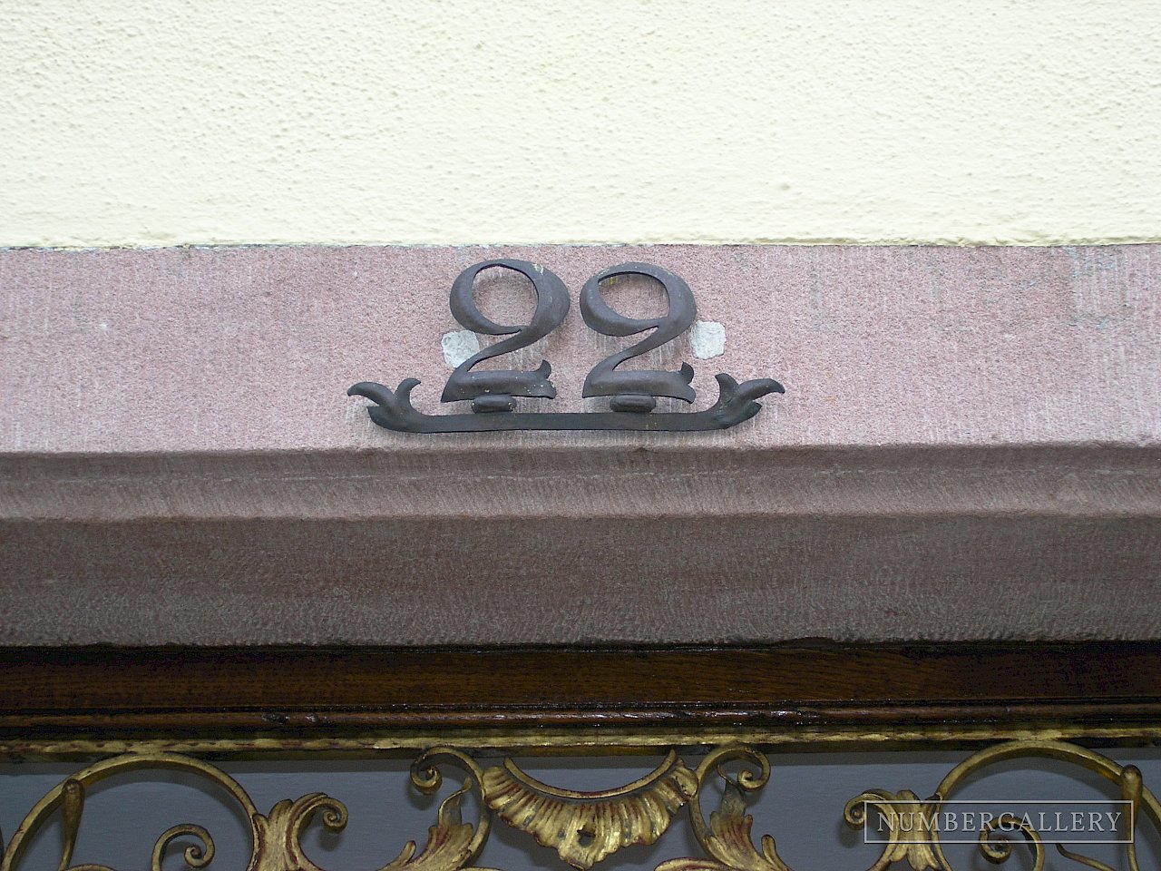 Unterstrichene Hausnummer in Freiburg