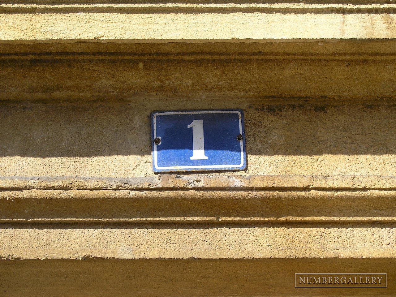 Hausnummer in Neuchâtel / Neuenburg