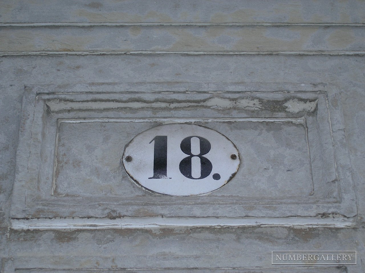 Hausnummer im Rechteck in Dresden